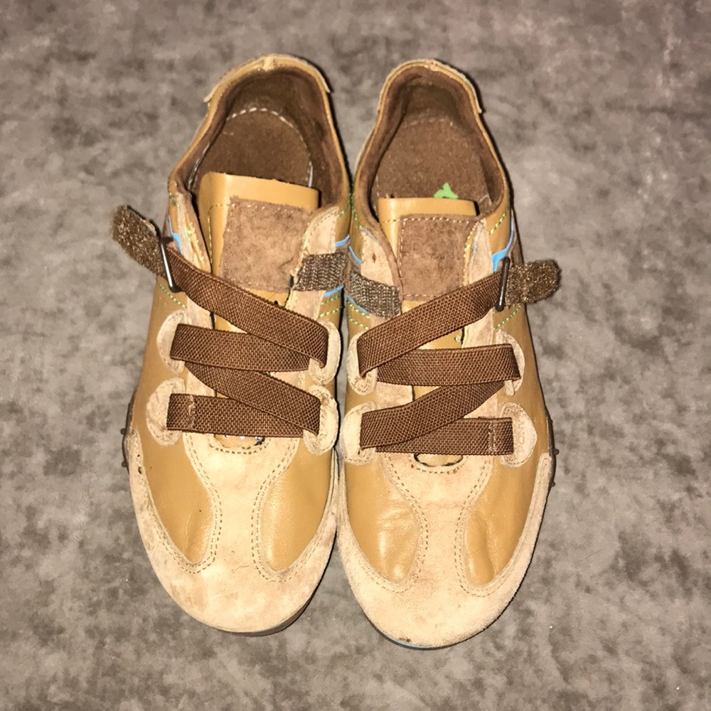 PONY SIZE 7.5 LIKE NEW